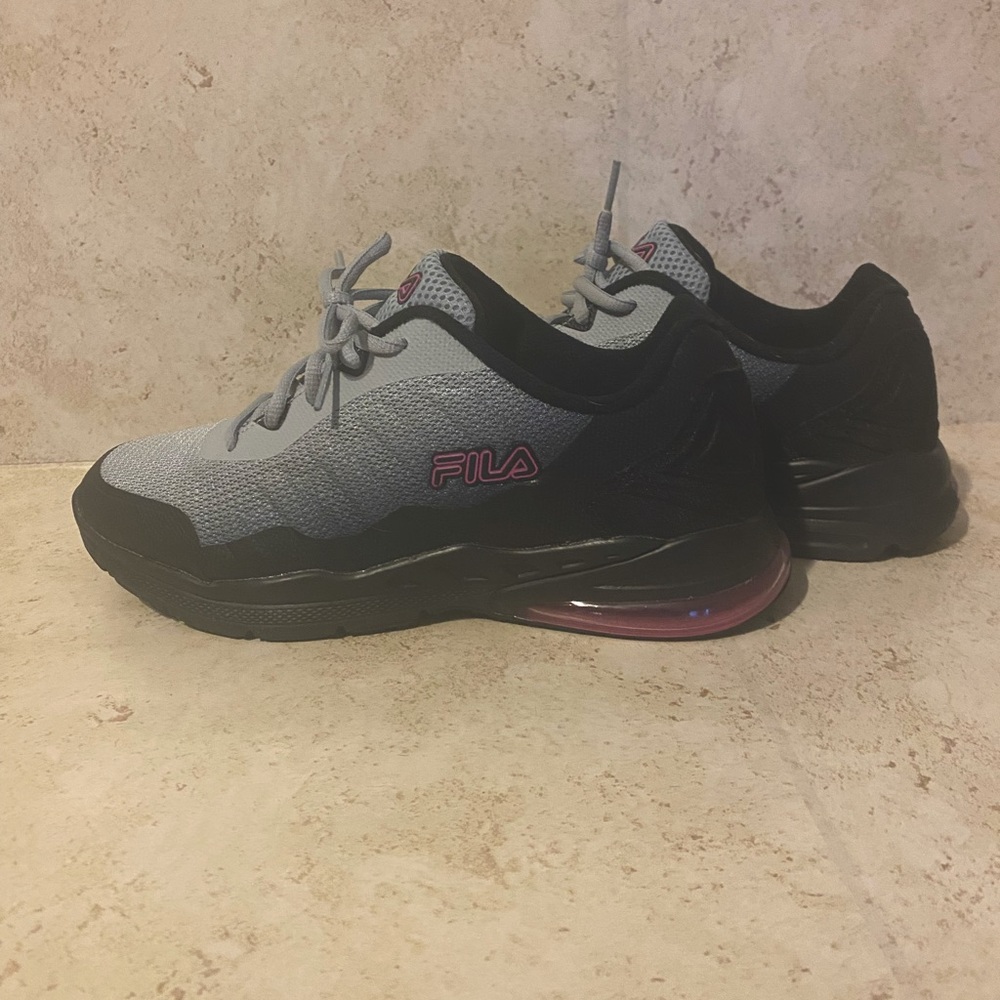 Women’s Fila Acumen Viz sneakers (gray)